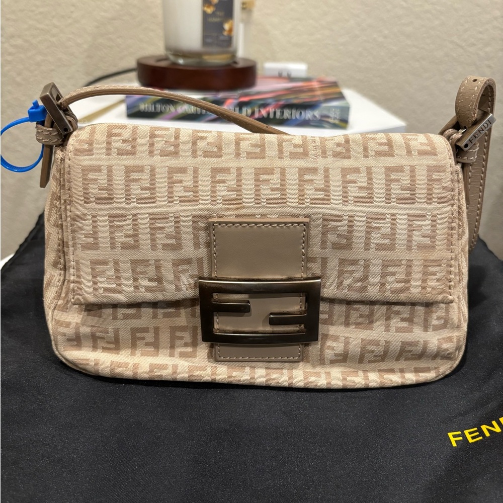 Fendi Mamma Mini baguette